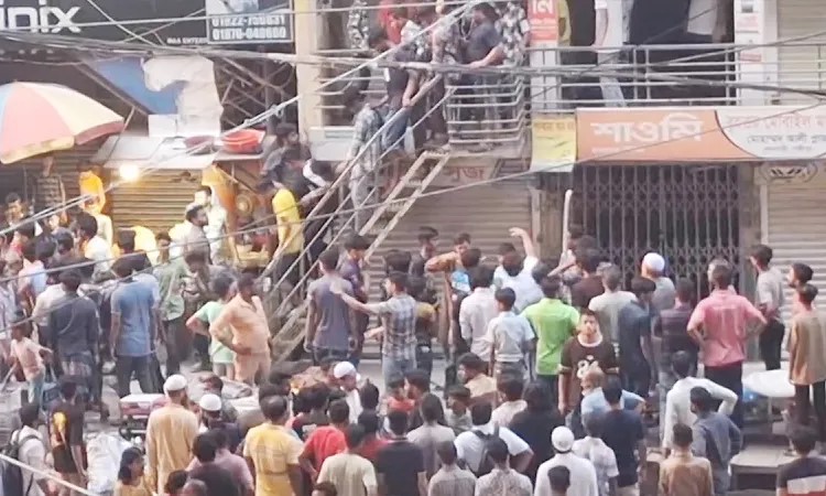 ‘মার্চ ফর গাজা’র মিছিল শেষে হোটেল-গার্মেন্টস-মিষ্টির দোকানে হামলা